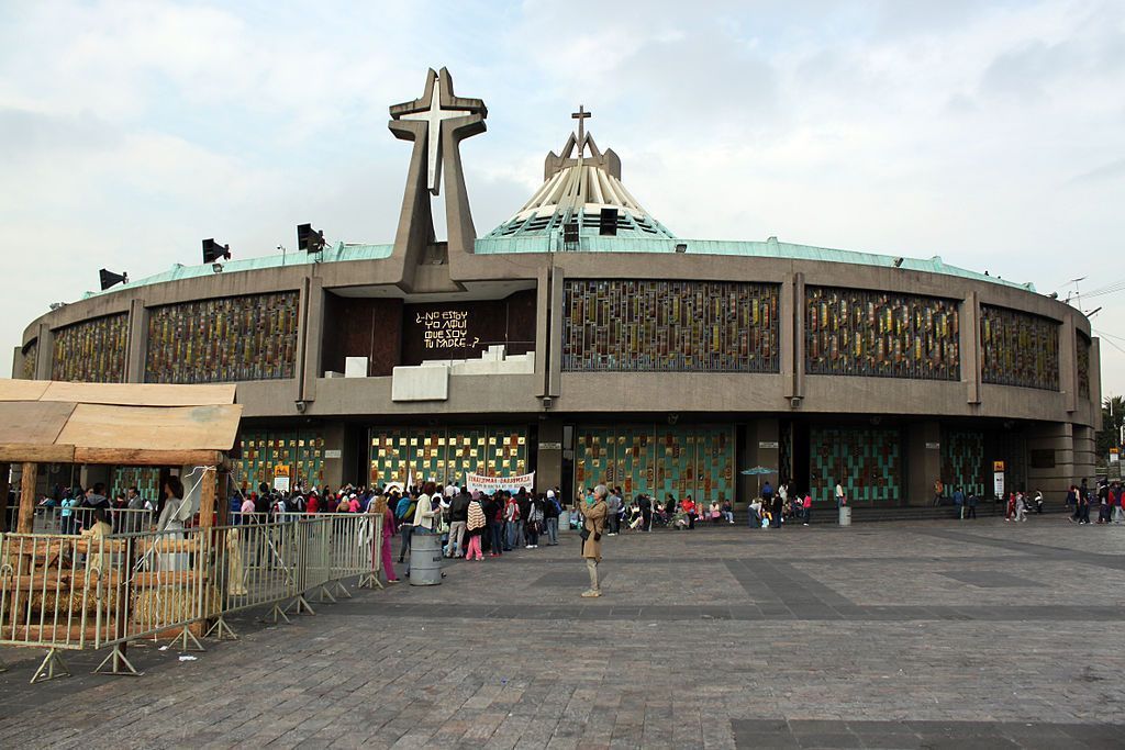 Acceso al Santuario de Nuestra Señora de Guadalupe