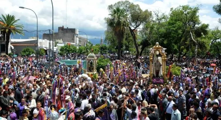 Decena de miles de peregrinos y turistas participan de la fiesta del Niño Alcalde  o Tinkunaco 
