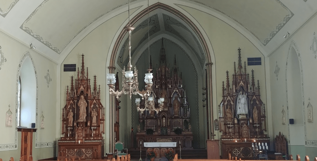 Retablo Principal y Laterales en estilo gótico Iglesia Católica de San Donato en San Donato, Iowa
