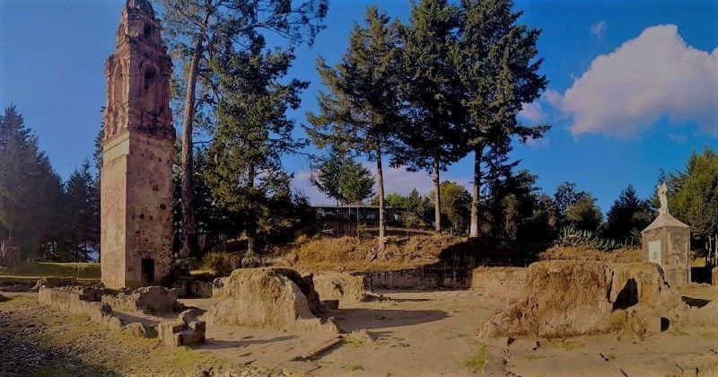 La torre de lo que fue el templo Nuestra Señora del Carmen - Michoacán