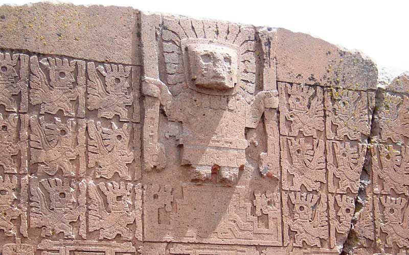 Seres Alados Esculpidos en Tiahuanaco - Bolivia
