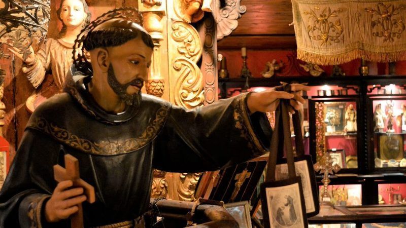 El Museo de Arte Sacro Amalia Sosa Palacio de Carol es uno de los pocos museos religiosos de Argentina. Se encuentra en Capilla del Señor, en la provincia de Buenos Aires.
