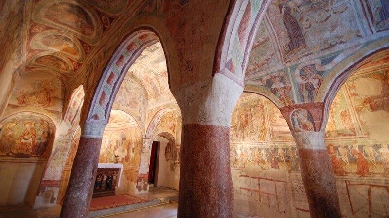 Iglesias y monasterios en Eslovenia: historia de la religión, la arquitectura y el arte en 3000 edificios sacros.