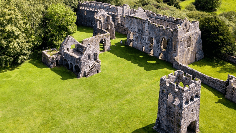 Ruinas del Palacio Episcopal - Turismo Religioso Gales