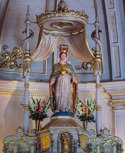 Vista de Nuestra Señora del Cabo en su camarin en el Santuario 