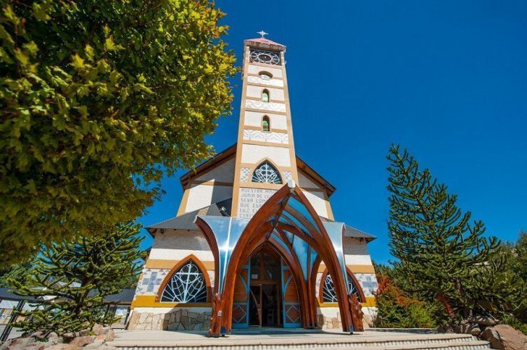 Iglesia Parroquial Nuestra Señora de las Nieves y Beata Laura Vicuña Junín de los Andes