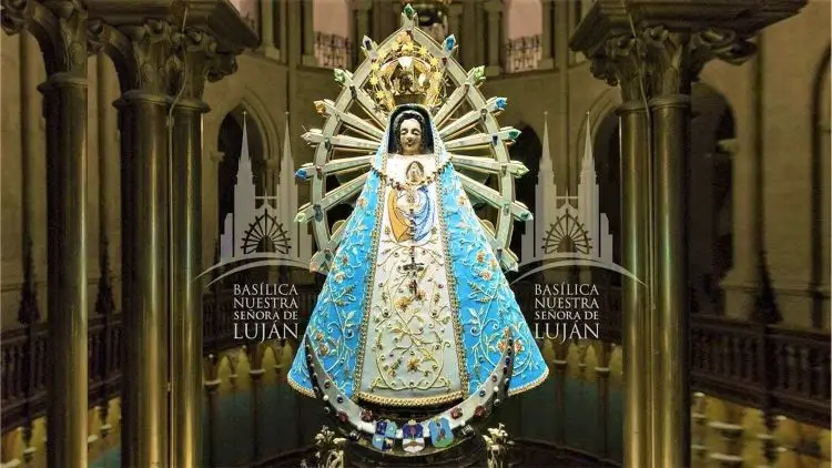 imagen de nuestra señora de lujan, en octubre se realiza la peregrinacion mariana a su santuario en la provincia de buenos aires