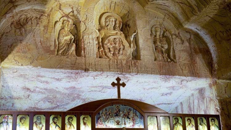 sobrerrelieves La iglesia subterránea en Coober Pedy que tienes que visitar