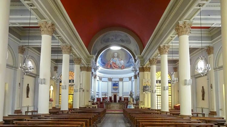 interir de la catedral de MAgallanes chile