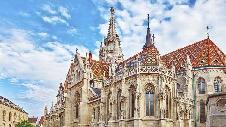 La iglesia de Matías en el distrito del castillo se encuentra entre los destinos turísticos más populares de Budapest