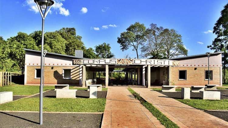 Acceso al Conjunto Jesuítico Guaraní Corpus Christi 