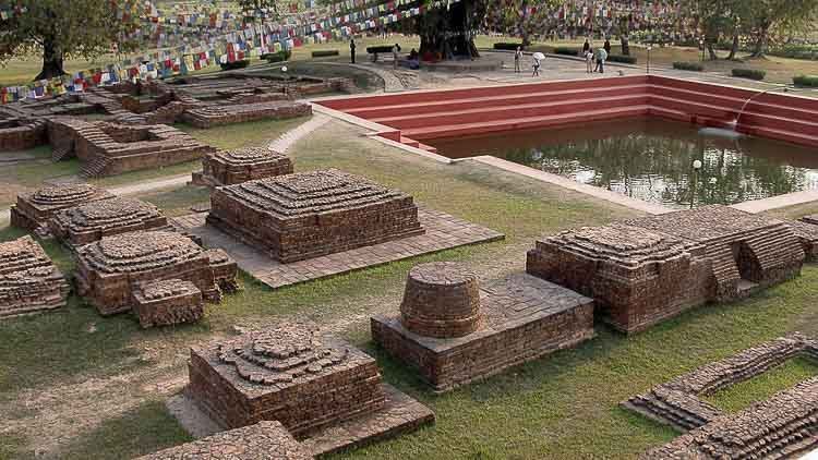 Ruinas que marcan el lugar de nacimiento del Buda – Budismo – Crédito: Par Yves Picq, veton.picq.fr
