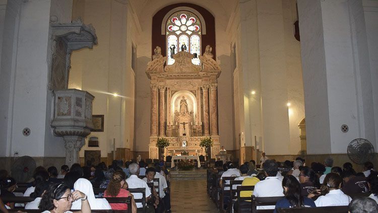 vista del retablo mayor del Santuario de San Pedro Claver en Cartagena