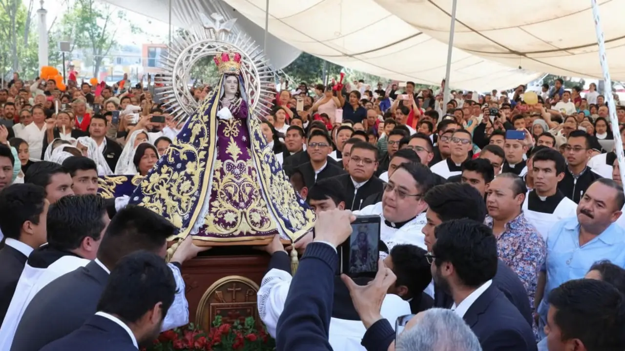 Procesion de la Imagen de la Virgen de los Dolores de Soriano, patrona de Querétaro, tallada en madera policromada, venerada en el Santuario de Colón desde el siglo XVIII