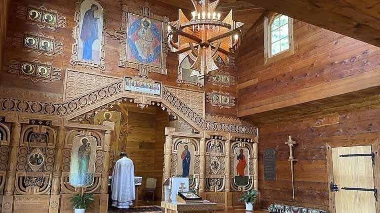 Esta iglesia ubicada en Catskills, Hunter, Nueva York, la construyó en la década de 1960 una comunidad de inmigrantes y refugiados ucranianos.