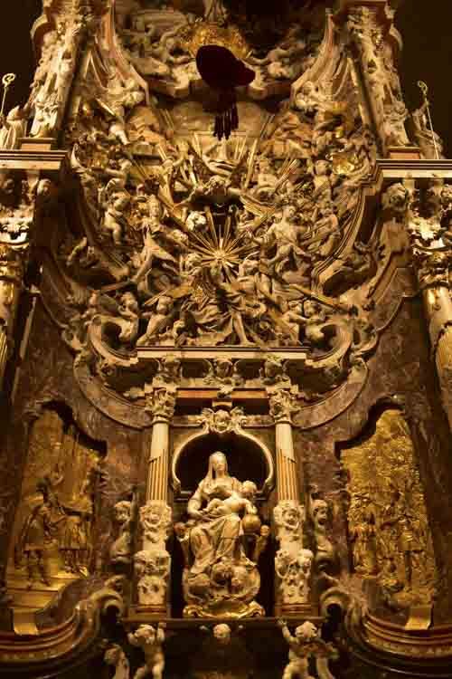 detalle del retablo mayor en la catedral de toledo