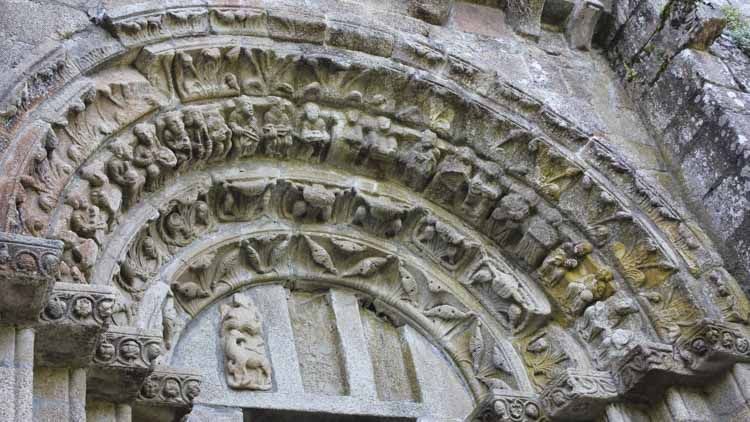 Archivoltas del acceso a este Monasterio de Pontevedra - Crédito Ramón Escobar Hervás