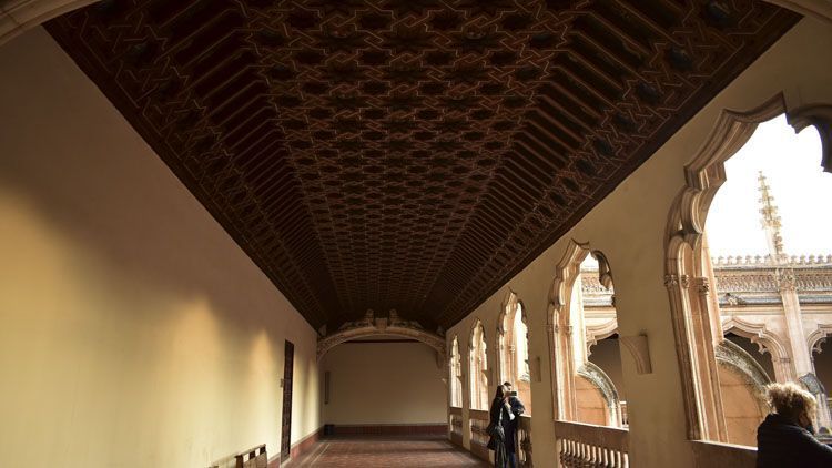 Techo Artesonado del Claustro del Monasterio de San Juan de Los Reyes en Castilla-La Mancha