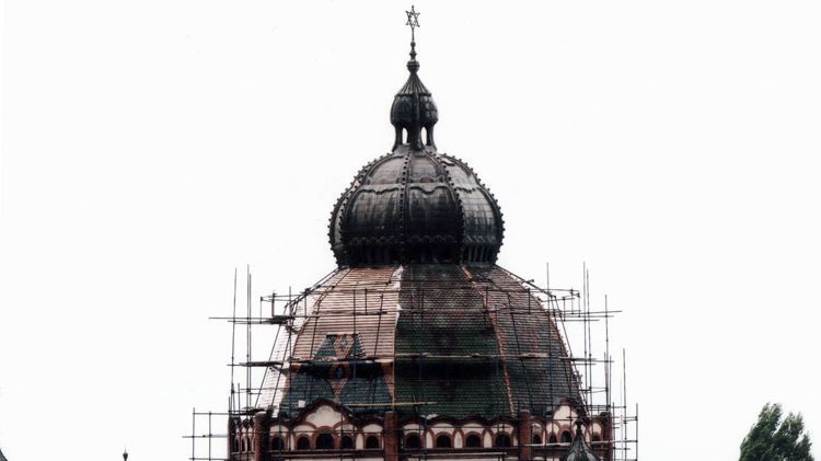 Cúpula central de la Sinagoga Subotica durante la restauración - Crédito WMF