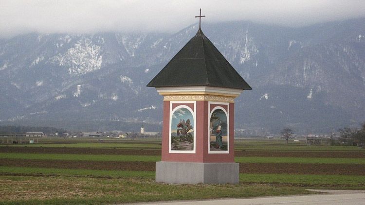 Un  wayside shrine  cerca de Lužeen Eslovenia - Crédito Sl-Ziga - Commons Wikimedia