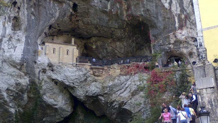 El Santuario de las Cuevas de Covadonga - Crédito navarra.elspañol.com