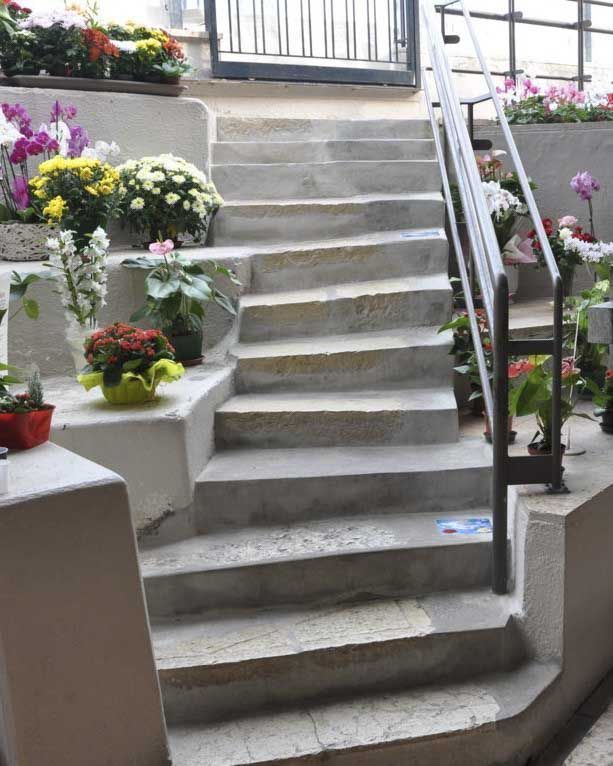 Cómo es el Santuario de La Fontanelle Los escalones fueron construidos en el camino exacto seguido por la Virgen María durante su aparición Crédito rosamisticafontanelle.it
