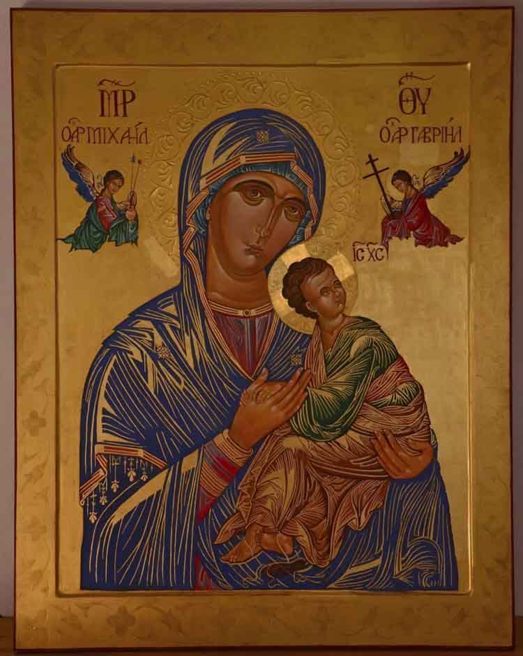  La Virgen del Perpetuo Socorro está rodeada por los arcángeles Miguel y Gabriel Créditoiconos.verboencarnado 