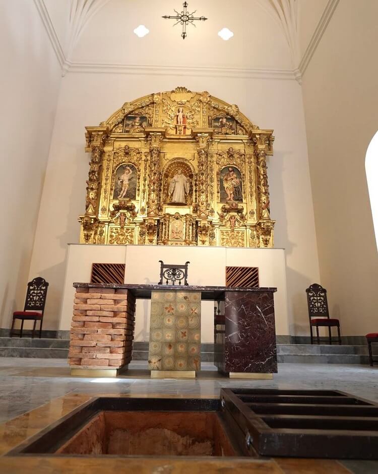 Vista del retablo restaurada del la Iglesia de San José en el Viejo San Juan
