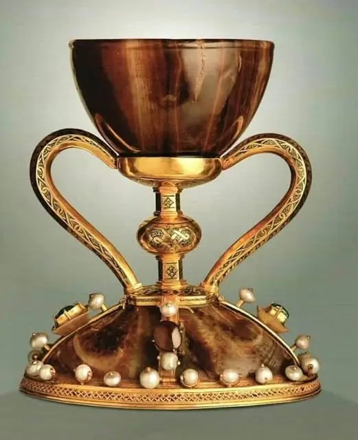 El objeto en la imagen es el Santo Cáliz de Valencia, venerado como el auténtico Santo Grial. Se cree por tradición que es la copa que usó Jesús durante la Última Cena. 