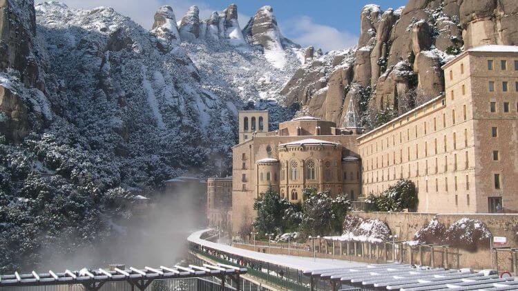 Vista del Santuario de Montserrat en la Ruta Mariana Barcelona