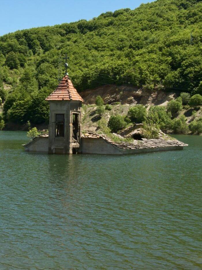 Iglesia de San Nicolás, Mavrovo, Macedonia SUMERGIDA