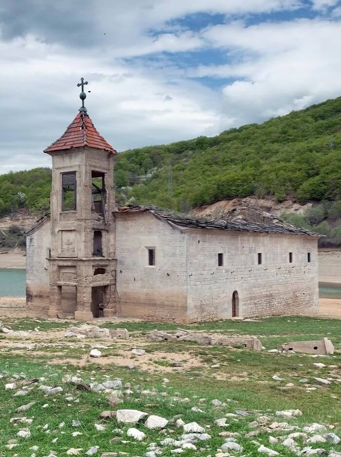 Iglesia de San Nicolás, Mavrovo, Macedonia SIN SUMERGIR