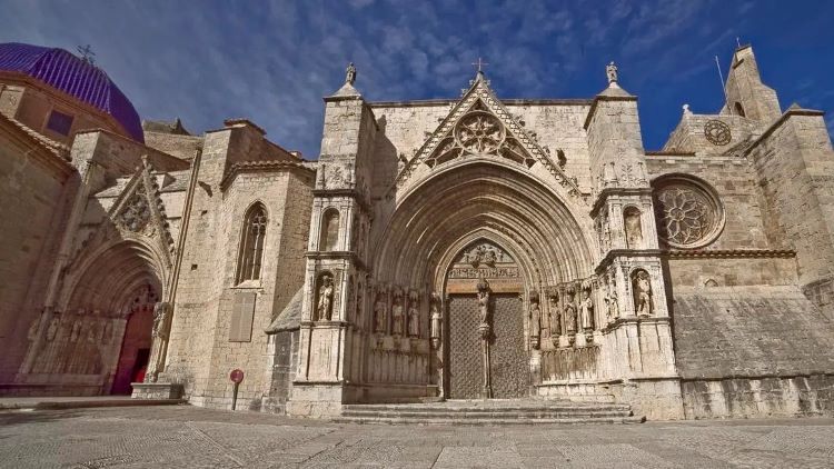 Portales góticos de la Basílica Arciprestal de Santa María la Mayor Morella en su fachada sur