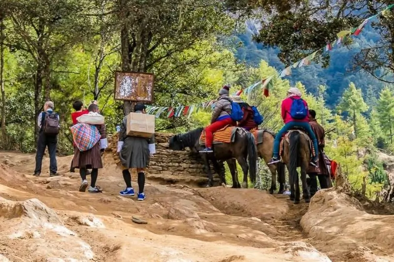 Camino de acceso al Monasterio Paro Taktsang