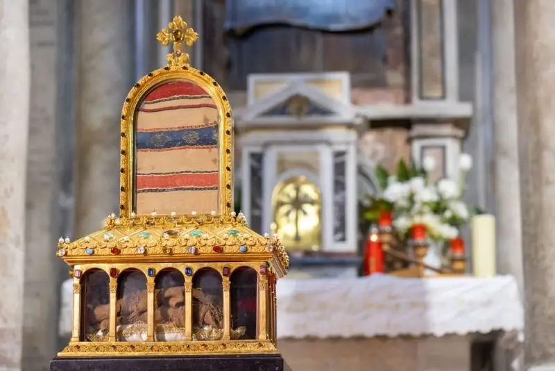 Relicario con el manto de San José. Créditos: Daniel Ibañez, EWTN News.