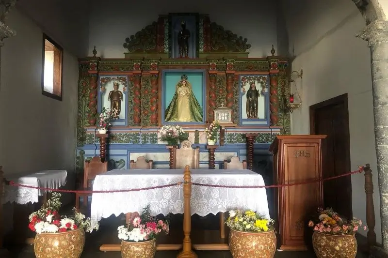 Retablo con la imagen de Nuestra Señora de los Reyes