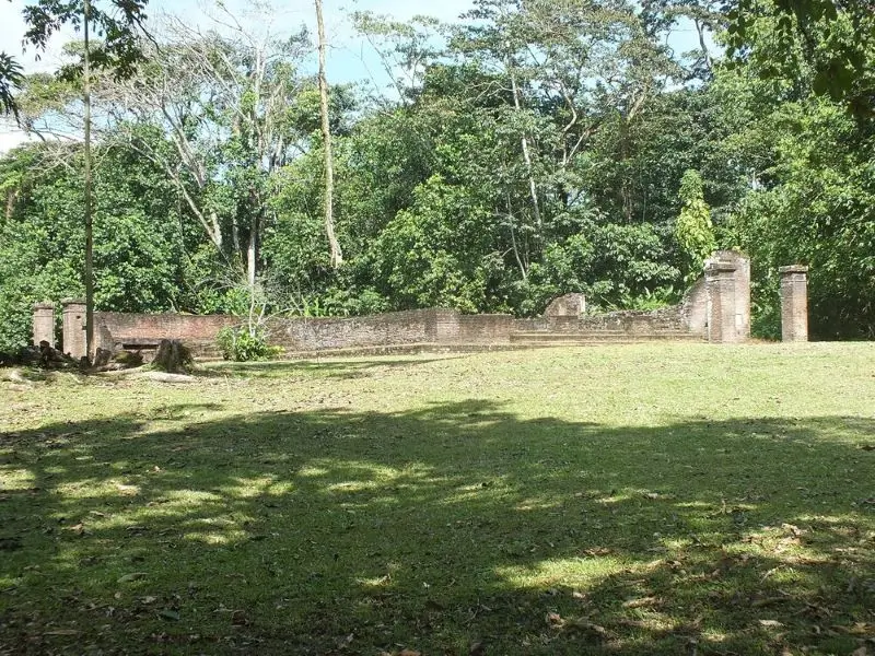 Vista de la sinagoga Beraha VeSalom surinam