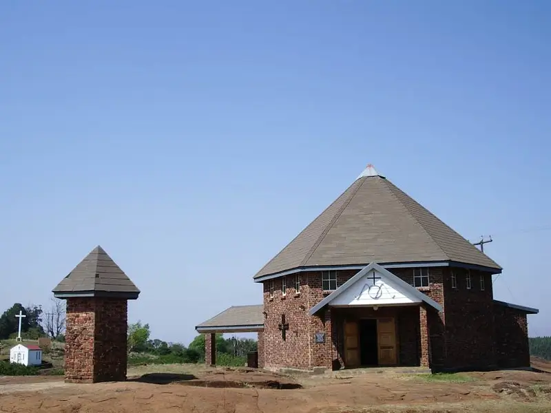El Santuario mariano de Ngome (en inglés: Ngome Marian Shrine) es un santuario dedicado a la Santísima Virgen María en Ngome, KwaZulu-Natal, Sudáfrica​​ donde la hermana Reinolda May,​ miembro de las Hermanas Benedictinas de Tutzing, afirmó experimentar diez visiones entre el 22 de agosto de 1955 y el 2 de mayo de 1971.