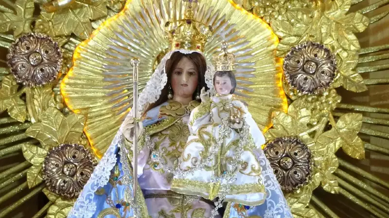 Detella de la Virgen de Río Blanco y Paypaya con su corona y el setro