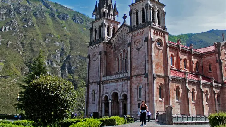 Patrimonio Religioso de Asturias: Un Viaje Espiritual a través de sus Santuarios