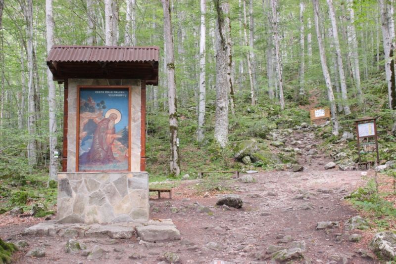 sendero que conduce a la cueva de san ivan rilski
