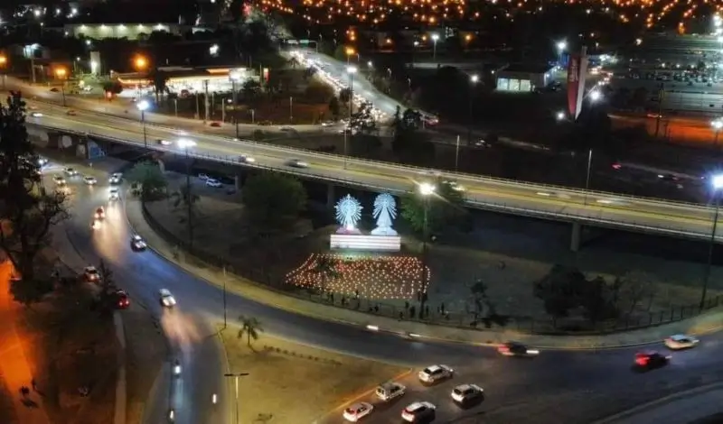 Rotonda de Limache y sus clásicas velas durante la Semana del Milagro