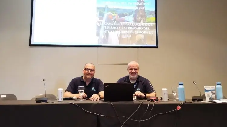 Sebastián Andrés Martínez junto a Leonardo Ferrari del Departamento de Turismo y Patrimonio de la Basílica Nuestra Señora de Luján 