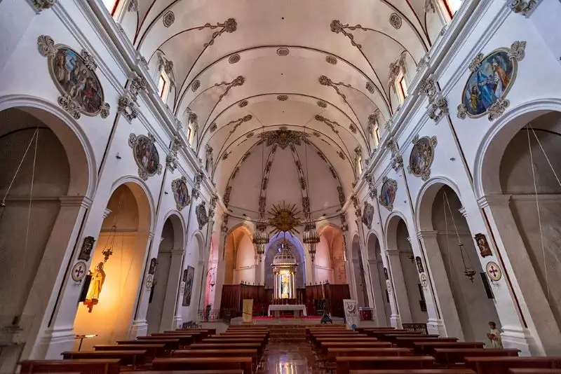 interior de la catedral de ibiza con la virgen de las nieves