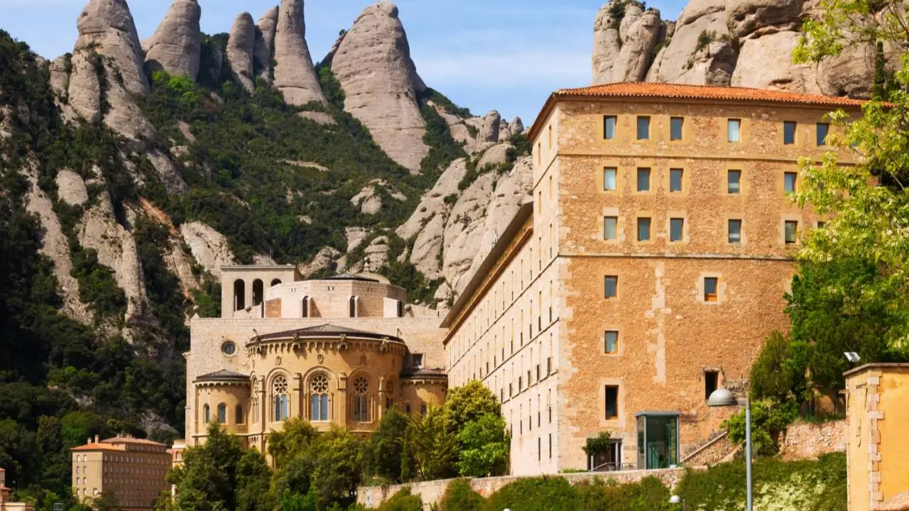 Montserrat: peregrinación, visados y la clave de un buen abogado en extranjería