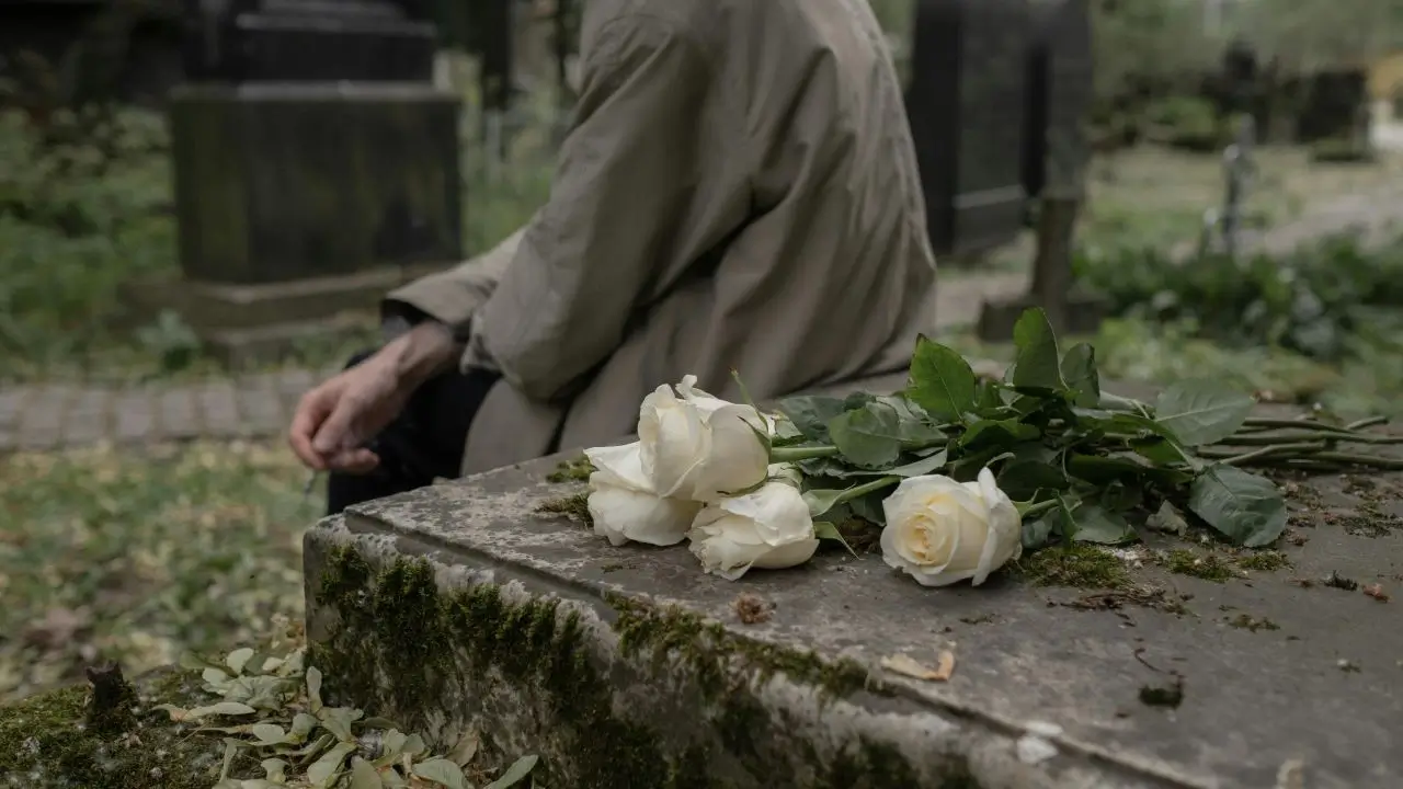 Fiel reflejo del luto y la memoria en el Día de Fieles Difuntos