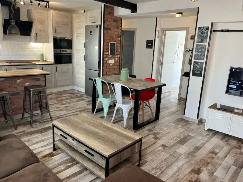 vista del interior de uno de los apartamentos  para alojarse durante la semana santa en nerja