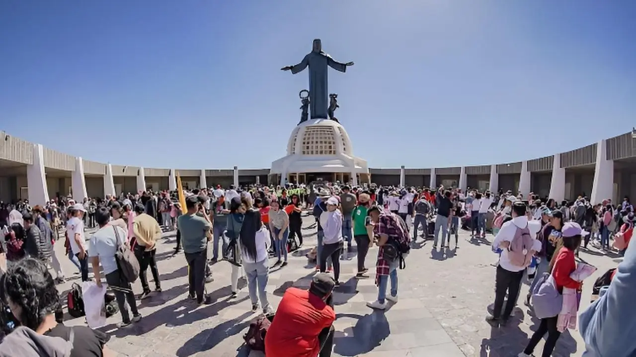 Festividad de Cristo Rey, Cerro del Cubilete - Peregrinos en el santuario, Guanajuato