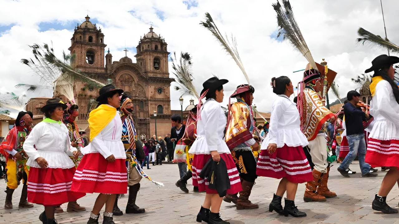 navidad en america latina imagenes de la plaza mayor en cuzco peru