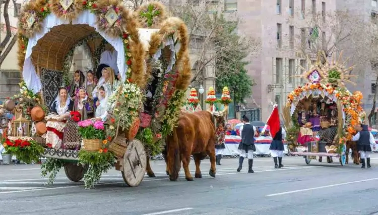 rutas religiosas cerdeña:  imagen de la romeria de San Efisio en Cagliari
